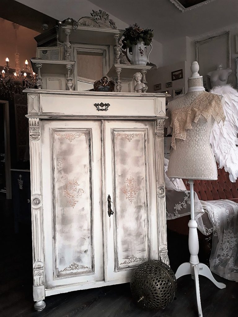 Vertiko_gruenderzeit_shabby_chic_vintage_wings_moebel_nrw